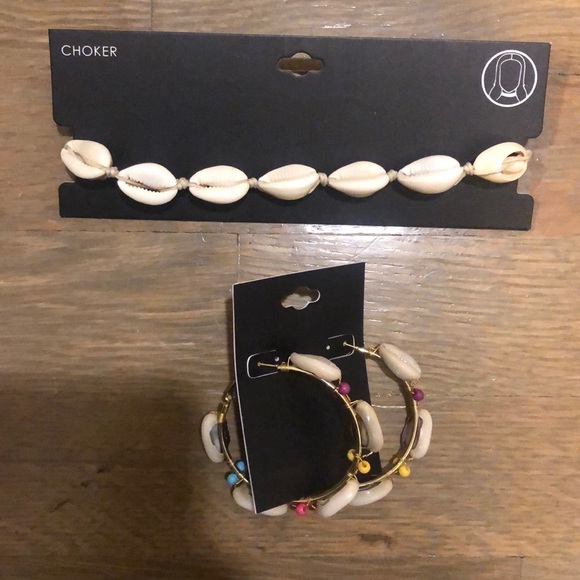 SOLD Cowry shell Choker and Hoop set - Picture 2 of 7